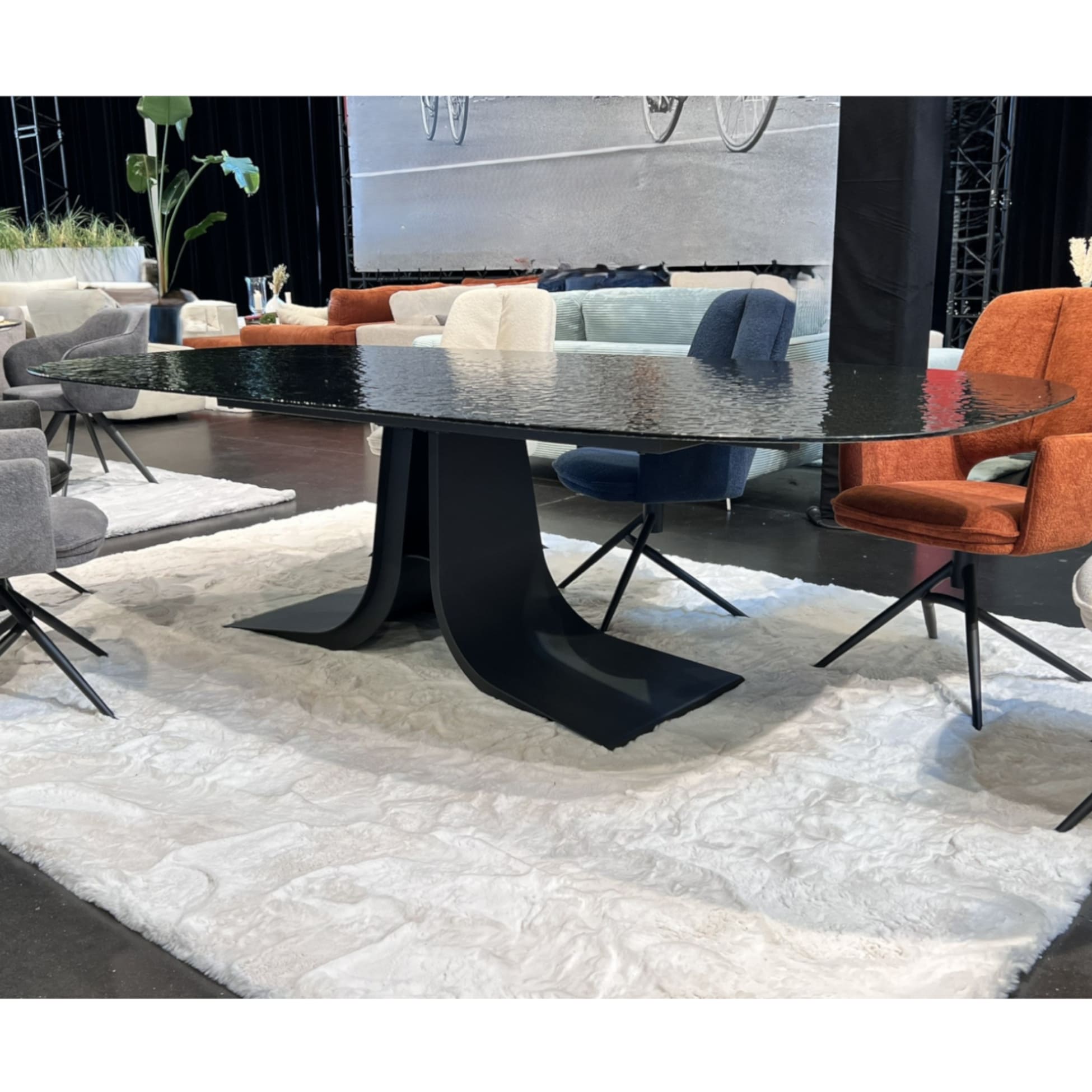 Table Vogue en verre trempe effet martele waterglass 280cm majdeltier