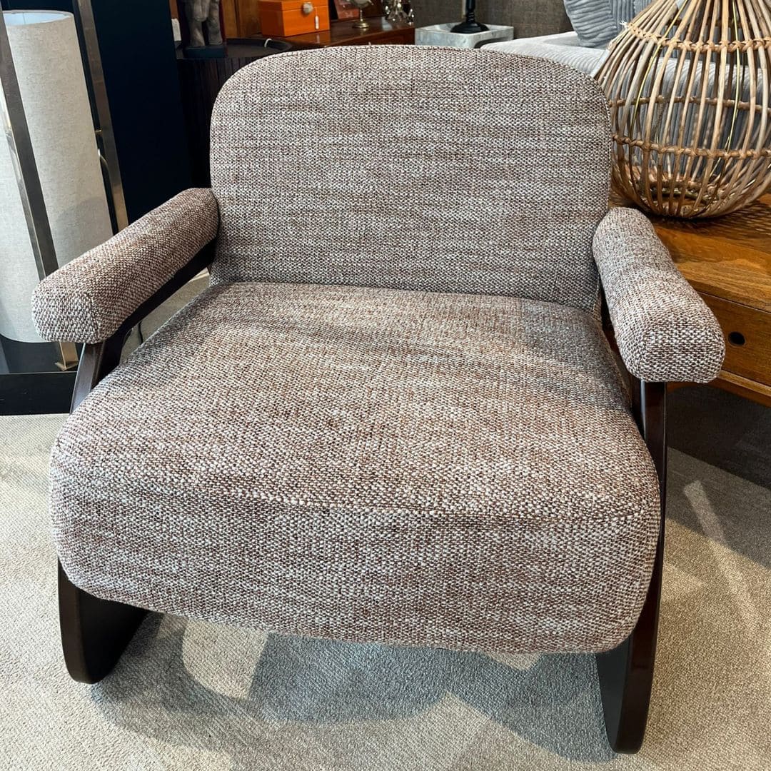 fauteuil arlo, fauteuil design avec un piétement signature