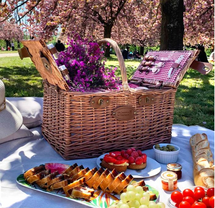Panier pique nique en osier vichy rouge 4 personnes