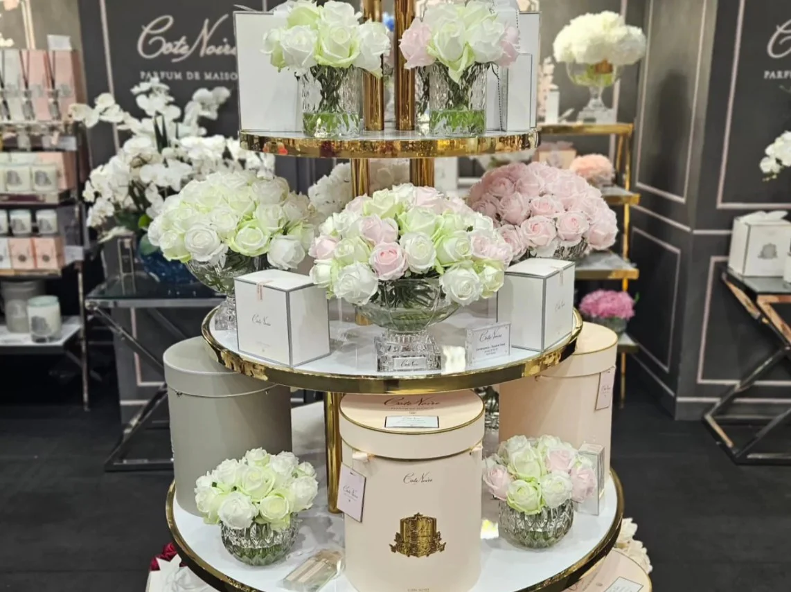 LUXURY CENTREPIECE - 37 ROSEBUDS IN FRENCH PINK & GREEN & WHITE - SILVER BADGE - CPRB13 4 LUXURY CENTREPIECE 37 ROSEBUDS IN FRENCH PINK GREEN WHITE SILVER BADGE CPRB13 4