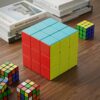 Rubiks-Cube-XXL-mega-cube-3x3-geant-majdeltier Dimensions du Mega Cube géant a coté du modéle original 18,8 x 18,8 x 18,8 cm
