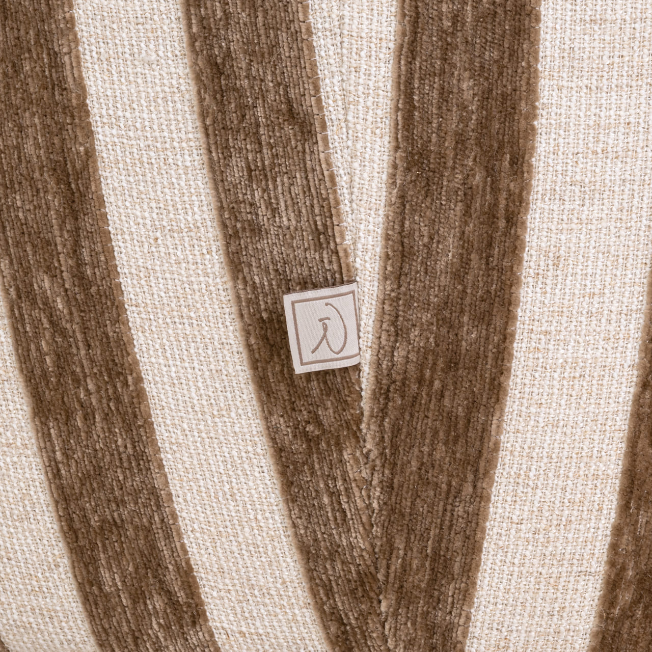 Texture tissu rayé beige marron Richmond Interior, canapé Luxandra