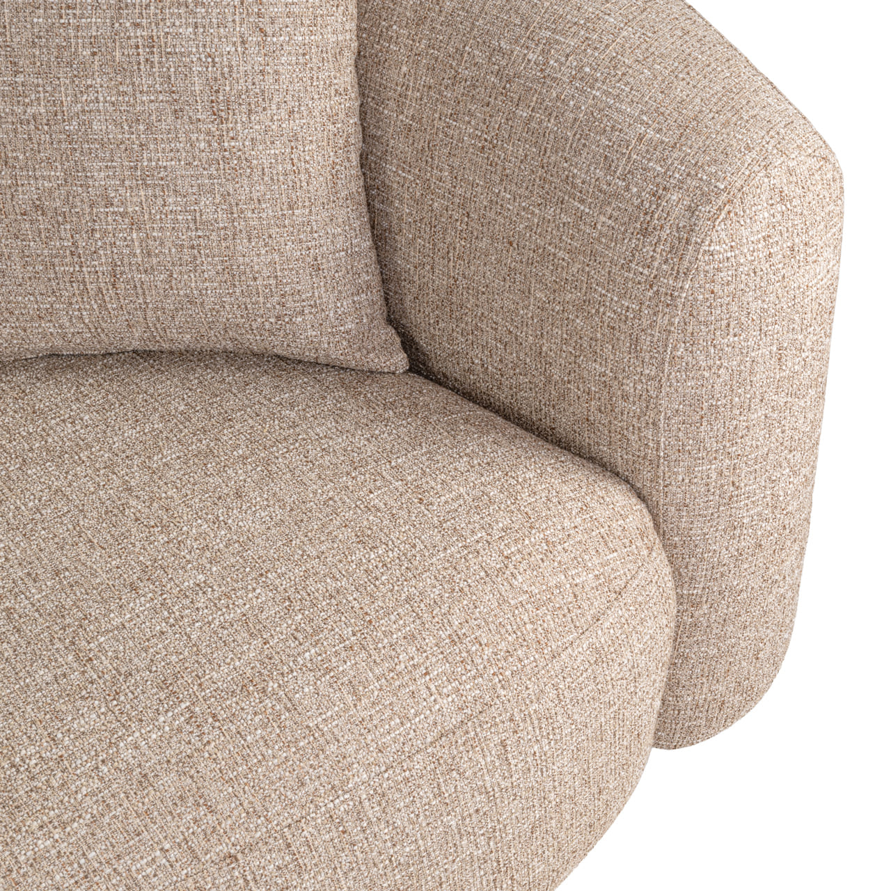 Canapé Luxandra beige vue d'angle, accoudoirs incurvés
